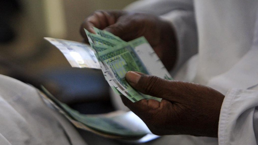 لأول مرة منذ تخفيض قيمته، الجنية السوداني يرتفع أمام الدولار