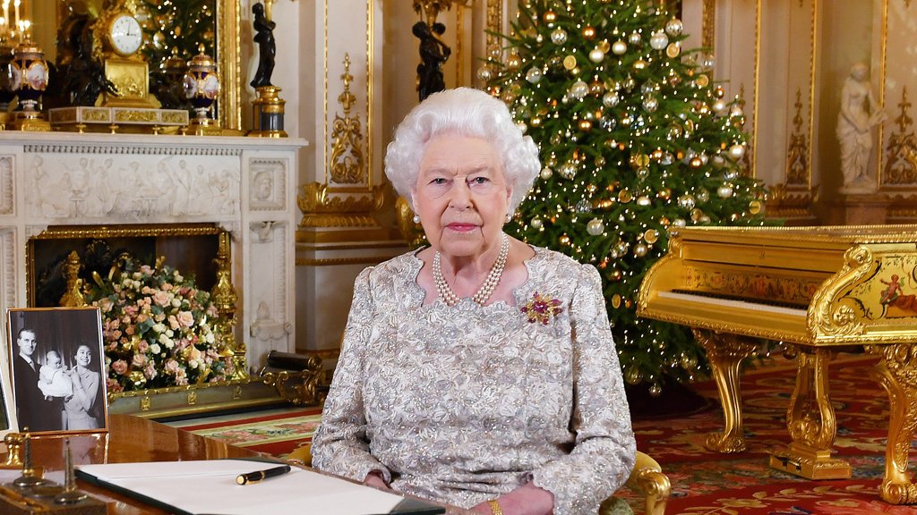 الملكة إليزابيث الثانية تدعو الى التهدئة في بلدها المنقسم بسبب 