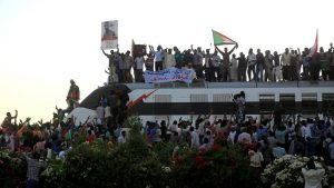 قادة الاحتجاجات في السودان يدعون إلى "مسيرة مليونية" للمطالبة بحكم مدني