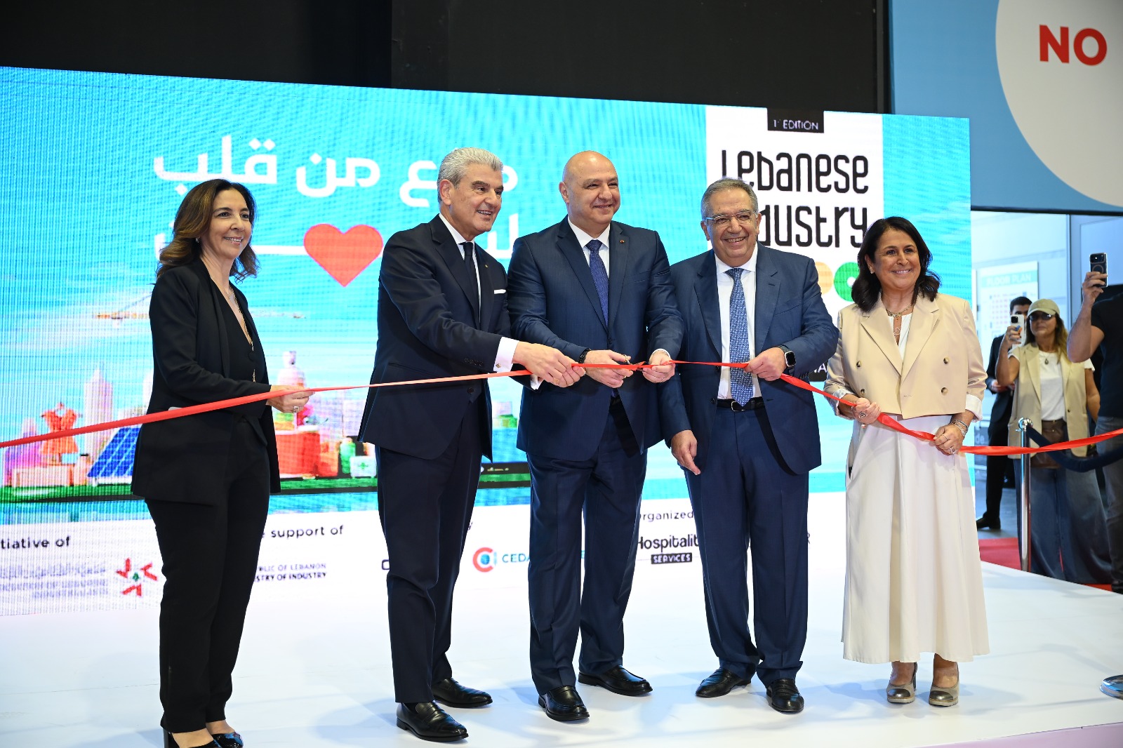 بمشاركة 190 عارضاً على مساحة 10 آلاف متر مربع في Seaside Arena الرئيس عون يفتتح معرض الصناعات اللبنانية: بدّك ترجّعْ لبنان؟ رْجَعْ صنِّعْ في لبنان