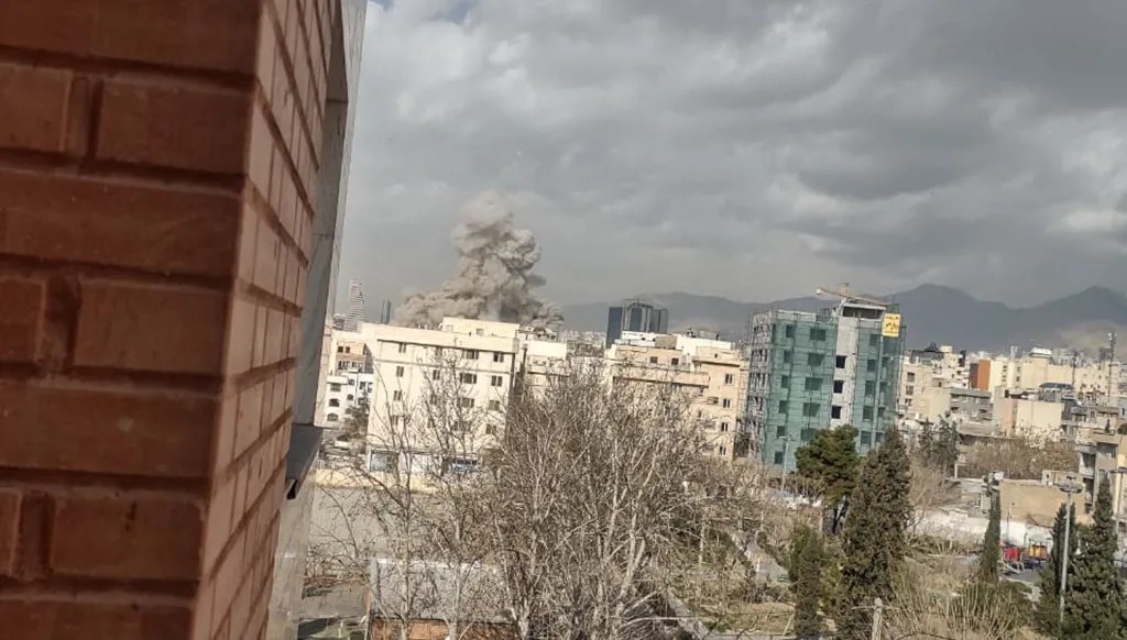 إسرائيل تطلق «ضربة استباقية» على إيران بمشاركة أميركية…